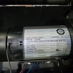 Nordictrack T7 si display with cup holders and motor