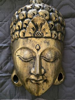 HOME DECOR - GOLD BUDDAH STATUE