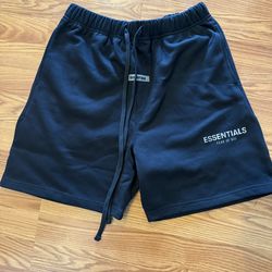 Essentials shorts (M)