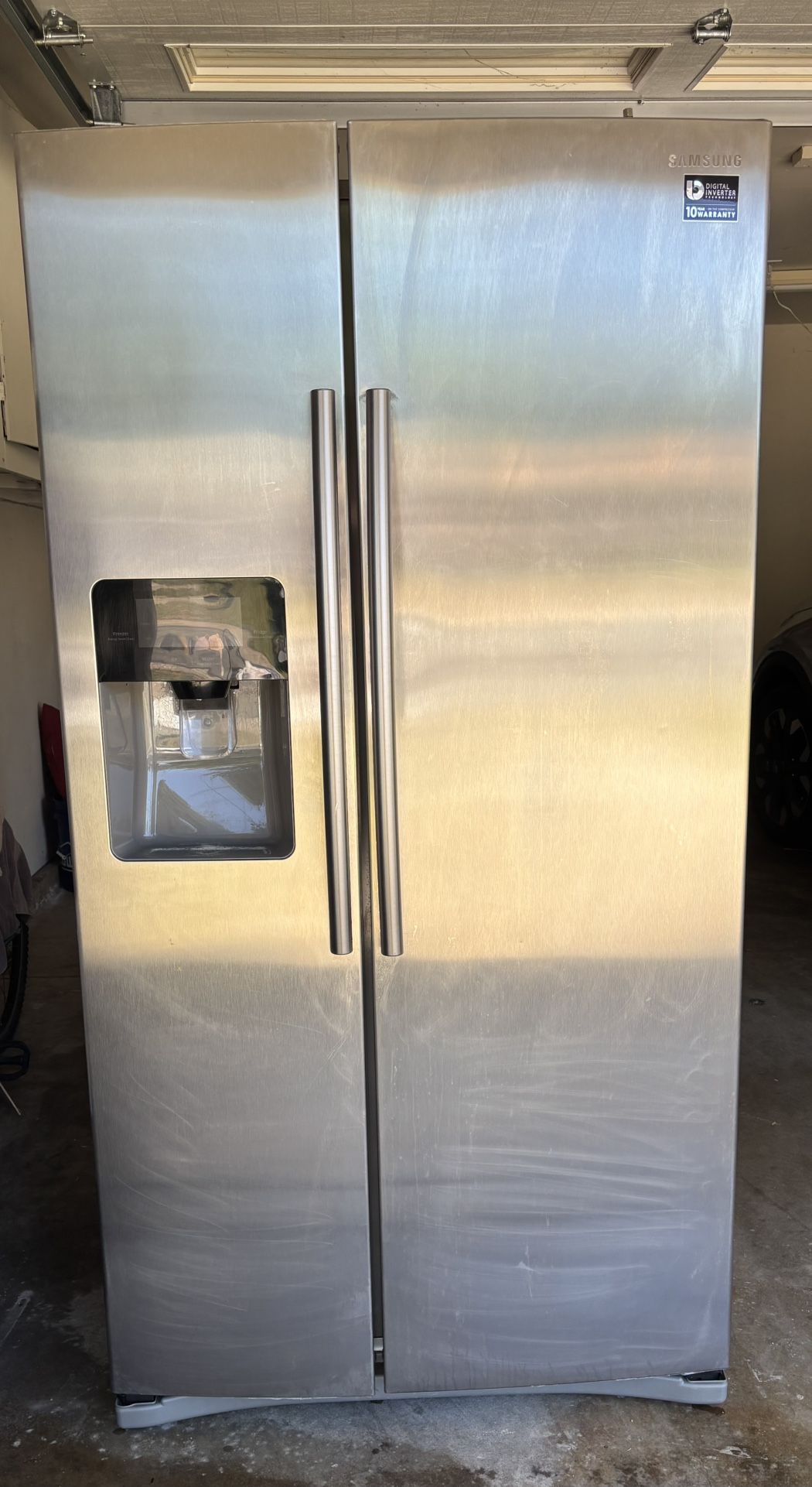 Samsung Refrigerator - Model RS25J50