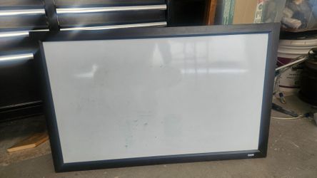 Wall mounted whiteboard