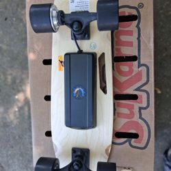 Caroma 27.6 Inch 350W Electric E- Skateboard