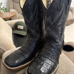 Boots Size 11 In Men.  NEW@@@NEW@@@
