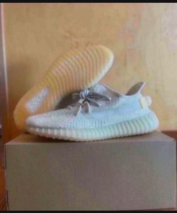 Adidas Yeezy Boost 350 V2 Light Size 10 Brand New