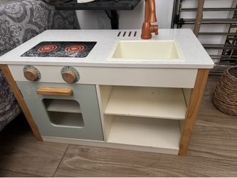 Kids battet play kitchen