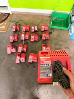 M12 and M18 12- Volt/18-Volt Lithium-Ion Multi-Voltage Battery Charger