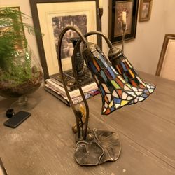 Tiffany-Style Stained Glass Lily Pad Lamp – Vintage Art Nouveau Look