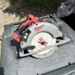 Milwaukee Circular Saw 