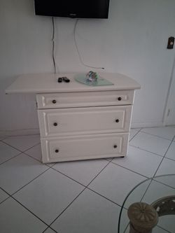 Three drawer chest