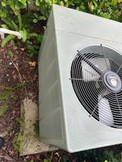 Gree - VIR09HP230V1BO - VIREO+ - 9,000 BTU Ductless Mini Split Outdoor Unit 230V