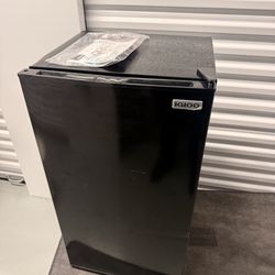 3.2 Cu.Ft. Mini Fridge with Freezer - Single Door Compact Refrigerator with Glass Shelves for Homes, Dorms...