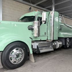 2020 Kenworth  Super10 Strong Arm  Supertag  Dump. Peterbilt. Cascadia International Volvo Endump 