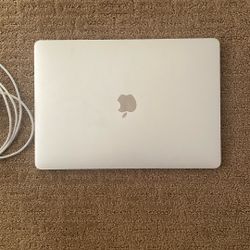 MacBook Pro 13’’ (2019) — i5 | 8GB RAM | 256 GB SSD