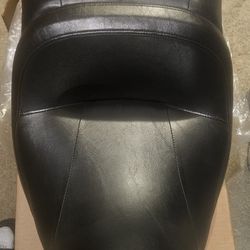2010-14 Harley Davidson Ultra Classic Seat And Backrest