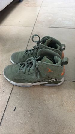 Kids Jordan’s size 4