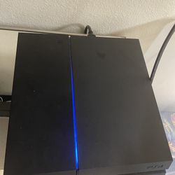 PlayStation 4 LIKE NEW