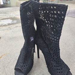 Beautiful WOMENS Black Lace Picca Boo Boots Size 8