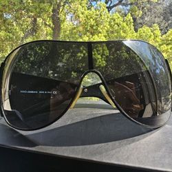 COACHELLA♡ Dolce & Gabbana Sunnies Black on Black with SILVER Logo