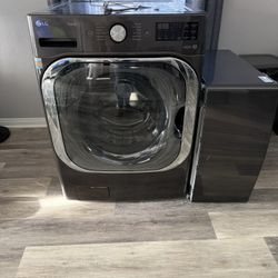 LG WM8900HBA 5.2 Cu Ft Washer With Pedestal 