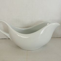 Apilco Ives Deshoulietes gravy boat