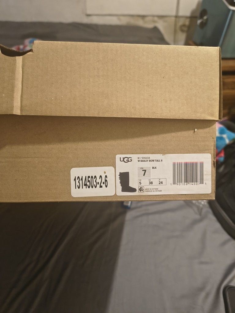 Brand New UGG Bailey Bow Tall II- Size 7 (Womens)