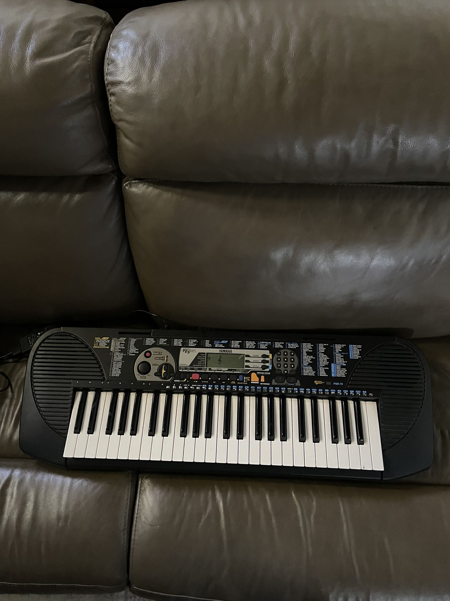 Yamaha Keyboard Piano PSR-79 
