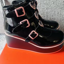 Lucky step black and pink platforms