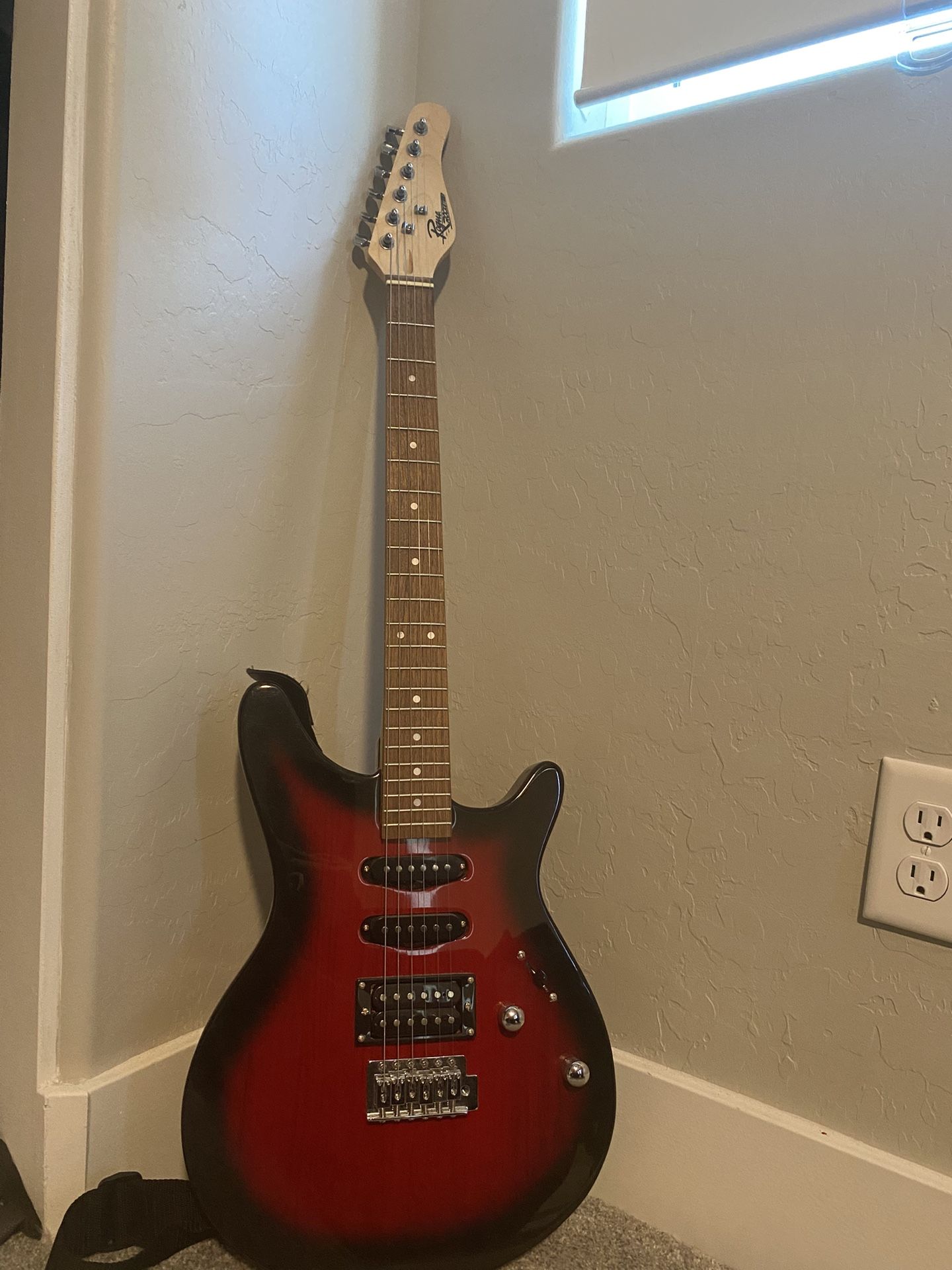 Rogue RR100 Rocketeer Electric Guitar Red Burst