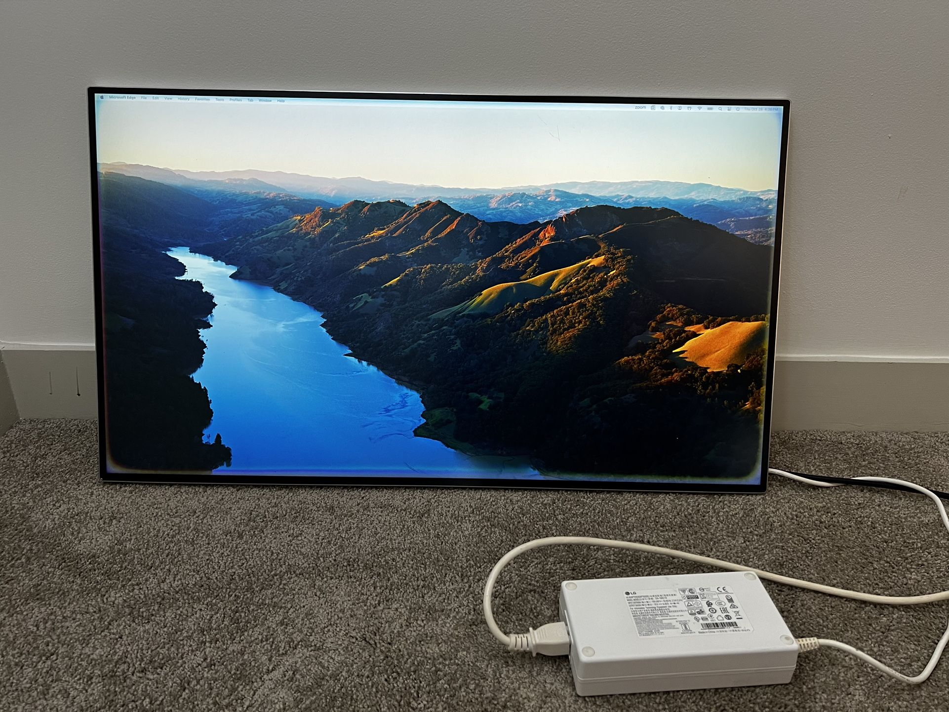 LG 32UD99-w