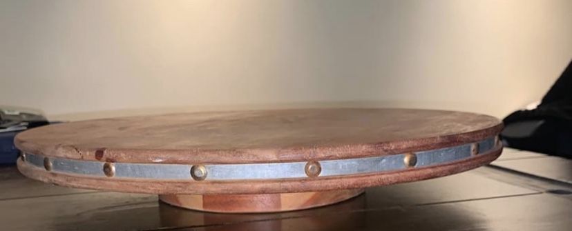 Rotating wooden table top