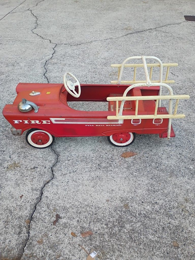 $400.00 Vintage 1950s Or 40th Fire Truck Paddle Car