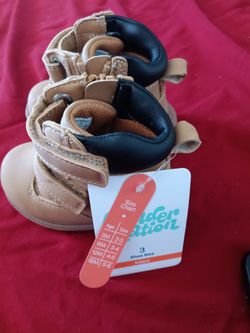 Never been wearn boys size 3 infant wonder nation pick up only