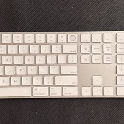 Apple Keyboard & Magic Mouse