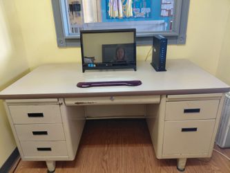 FREE METAL DESK