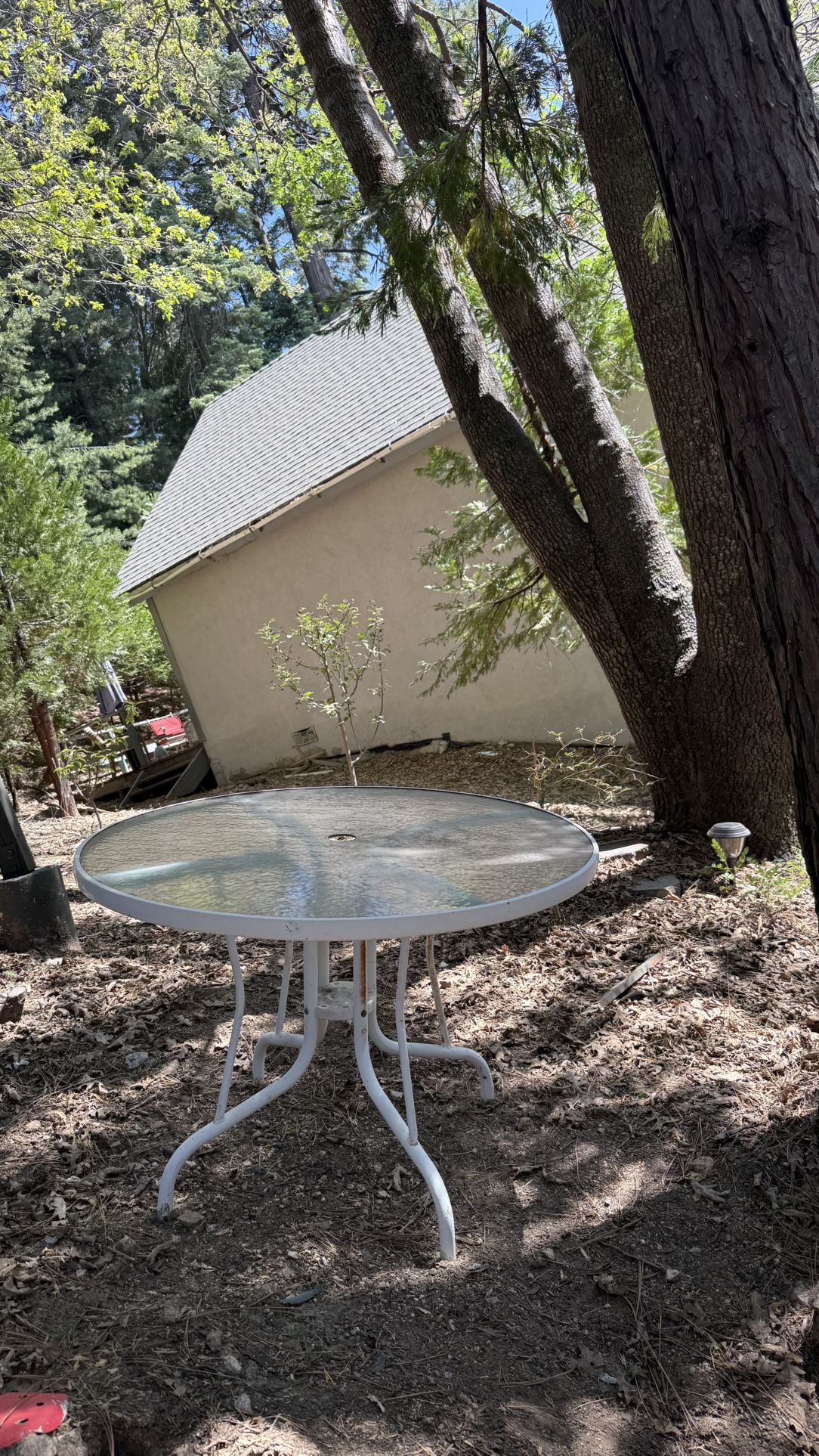 Free Round Outdoor Table