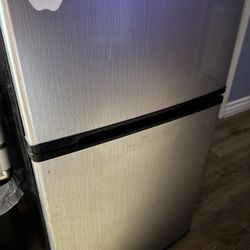 Arctic Dorm Refrigerator 