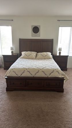 (Costco) Queen Bed w/ 2 nightstands