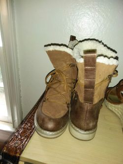 New White mountain boots size 6