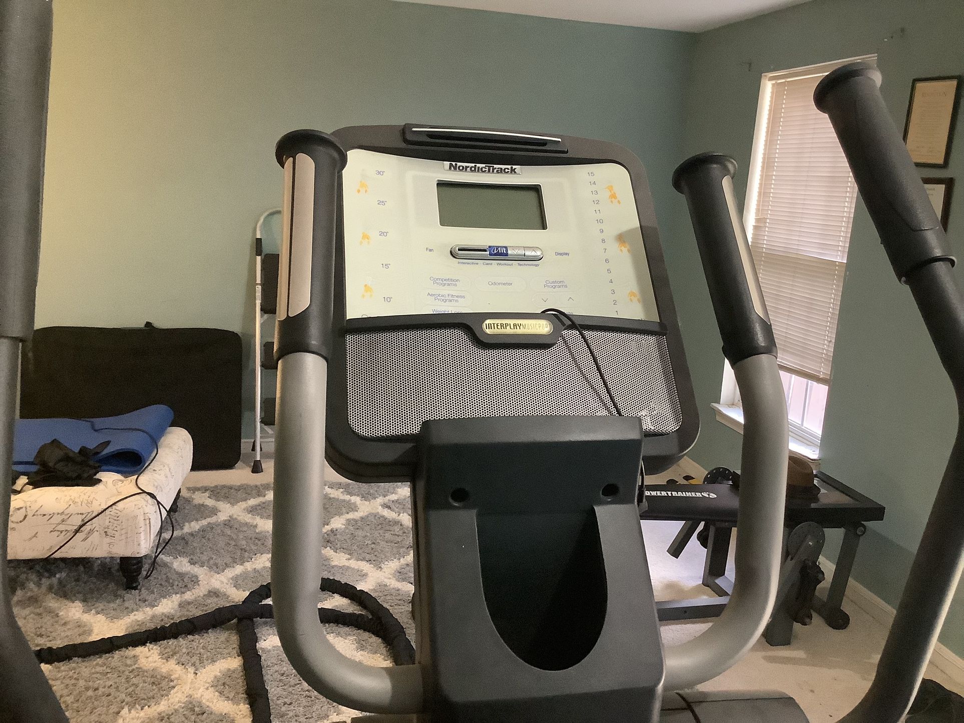 Gym grades Elliptical