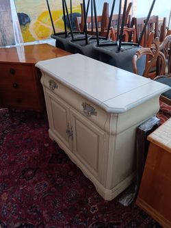 Vintage Brenhardt sideboard cabinet buffet Dresser $235 obo!