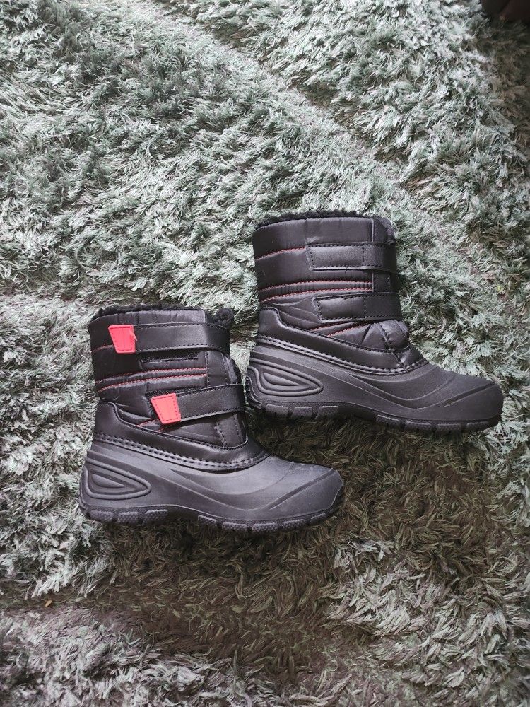 Boys Size 2 Snow Boots