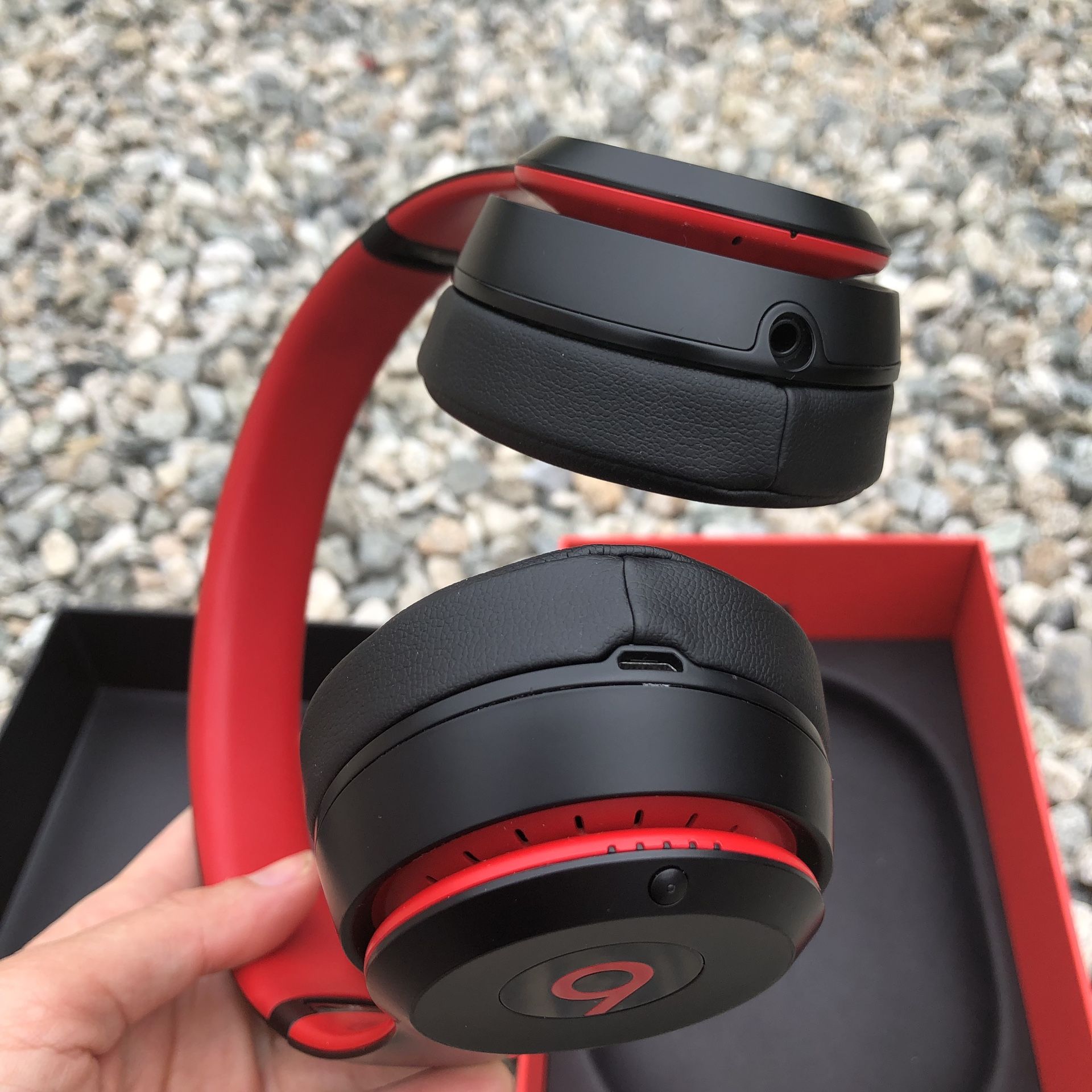 Beats Solo 3 Bluetooth wireless headphones 🎧 Defiant Black-Red -USA