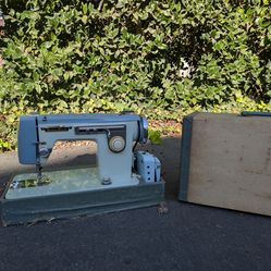 FREE Sewing machine, vintage (works)
