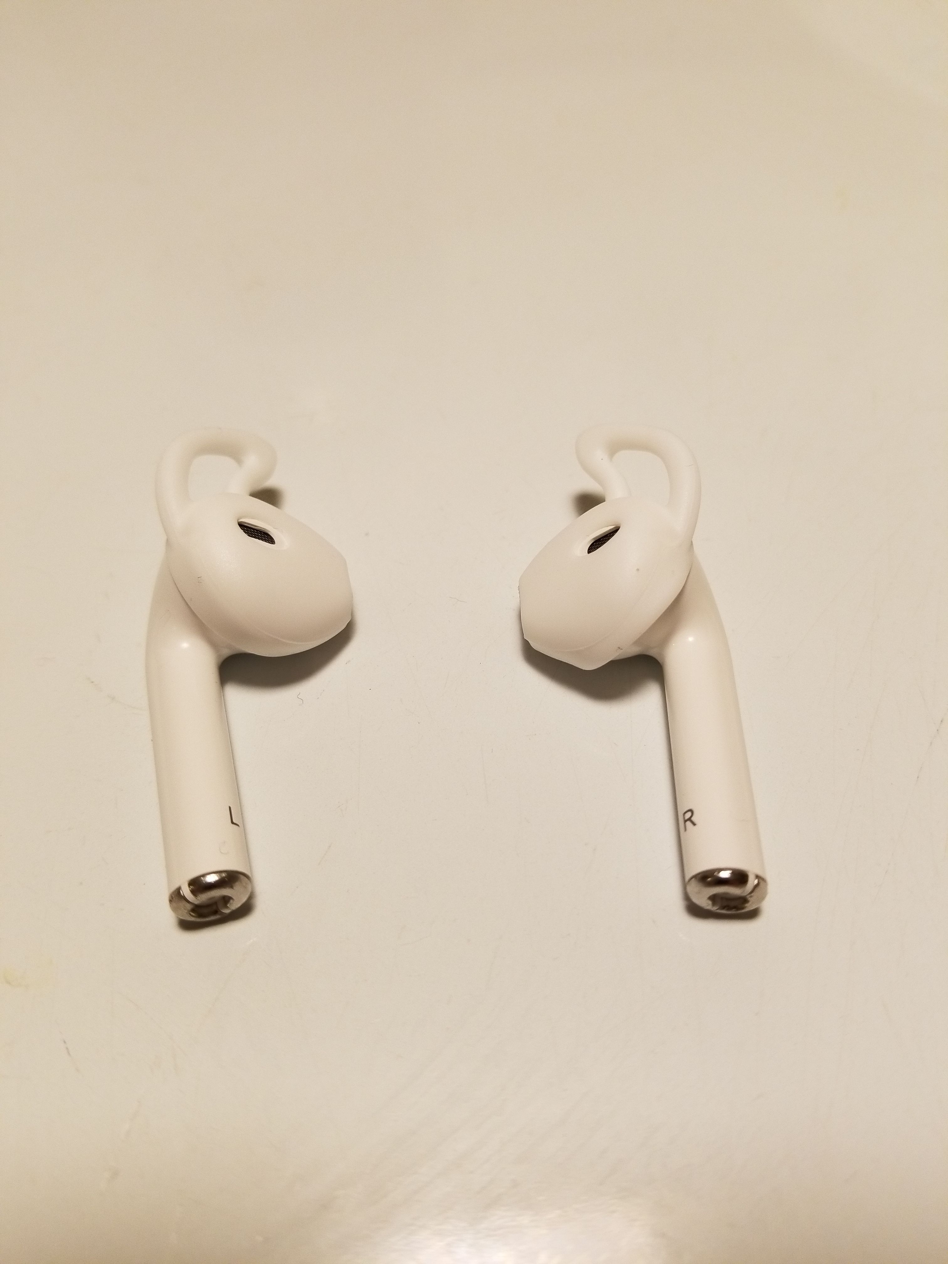 Apple style AFans Airpods Bluetooth cordless with Mic, great noise cancelling. They Works with any Bluetooth Device IPhone, Android.