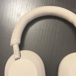 Sony headphones WH1000XM5