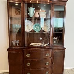 Gorgeous Antique Drexel Bowed Front Wood Hutch