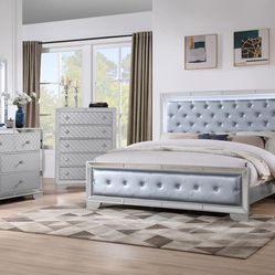 QUEEN 4 PC BEDROOM SET NEW IN BOX