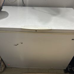 Kenmore 253 series 8.8 cubic feet chest freezer