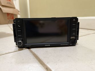 Jeep/Chrysler OEM AM/FM/CD stereo head unit For Car