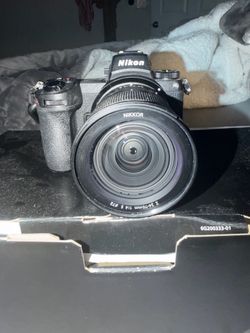 Brand New Nikon zii- 24 - 70 lens kit. Also include the original box with all inserts!!